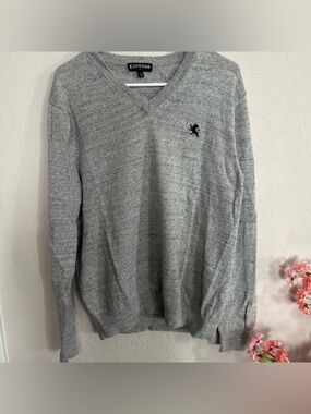 Men’s Express Lightweight V-Neck Sweater in Heather Gray